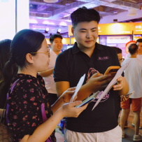 情感聊天 App 挤进 WAIC：美人支招把恋爱困惑做成 AI 订阅服务