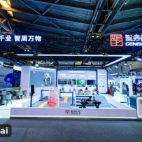 量产1.5万台！智身科技全矩阵机器人首秀，人形银毅NE01来了