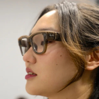 Meta Ray-Ban Display：AI 眼镜开始把答案直接放进镜片里