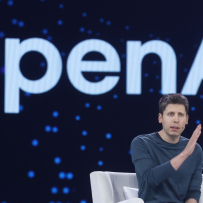 OpenAI 首款硬件曝光：能自己动的“甜甜圈”音箱，售价或超300美元