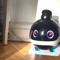 Enabot EBO X：会巡逻、会看家、还能陪宠物的滚轮家庭机器人