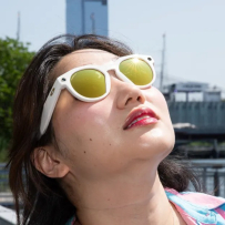 Oakley Meta HSTN：AI 眼镜换上运动外壳，场景也跟着变了