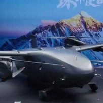 WAIC 2026现场：魔法原子连发三款机器人，人形扣篮、四足巡检，号称要进工厂当“赛博工人”