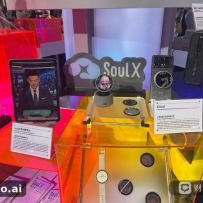 社交平台Soul造了个AI硬件B Soul，要把虚拟角色带进现实